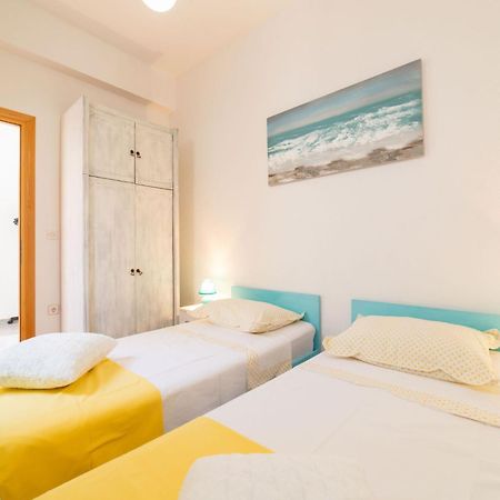 Seafront Villa With Furnished Sun Terrace, Close To The Beach Kaštela Zewnętrze zdjęcie