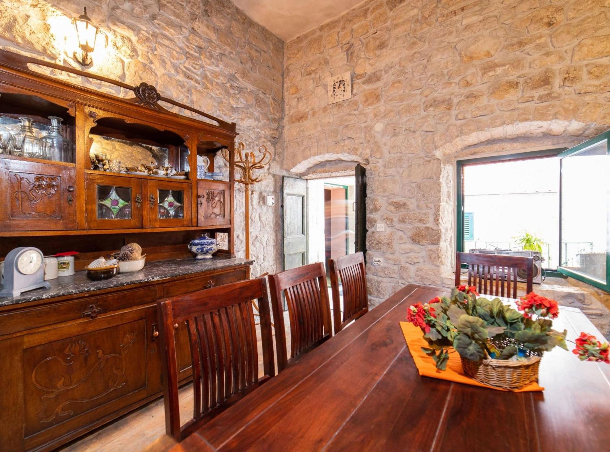 Seafront Villa With Furnished Sun Terrace, Close To The Beach Kaštela Zewnętrze zdjęcie