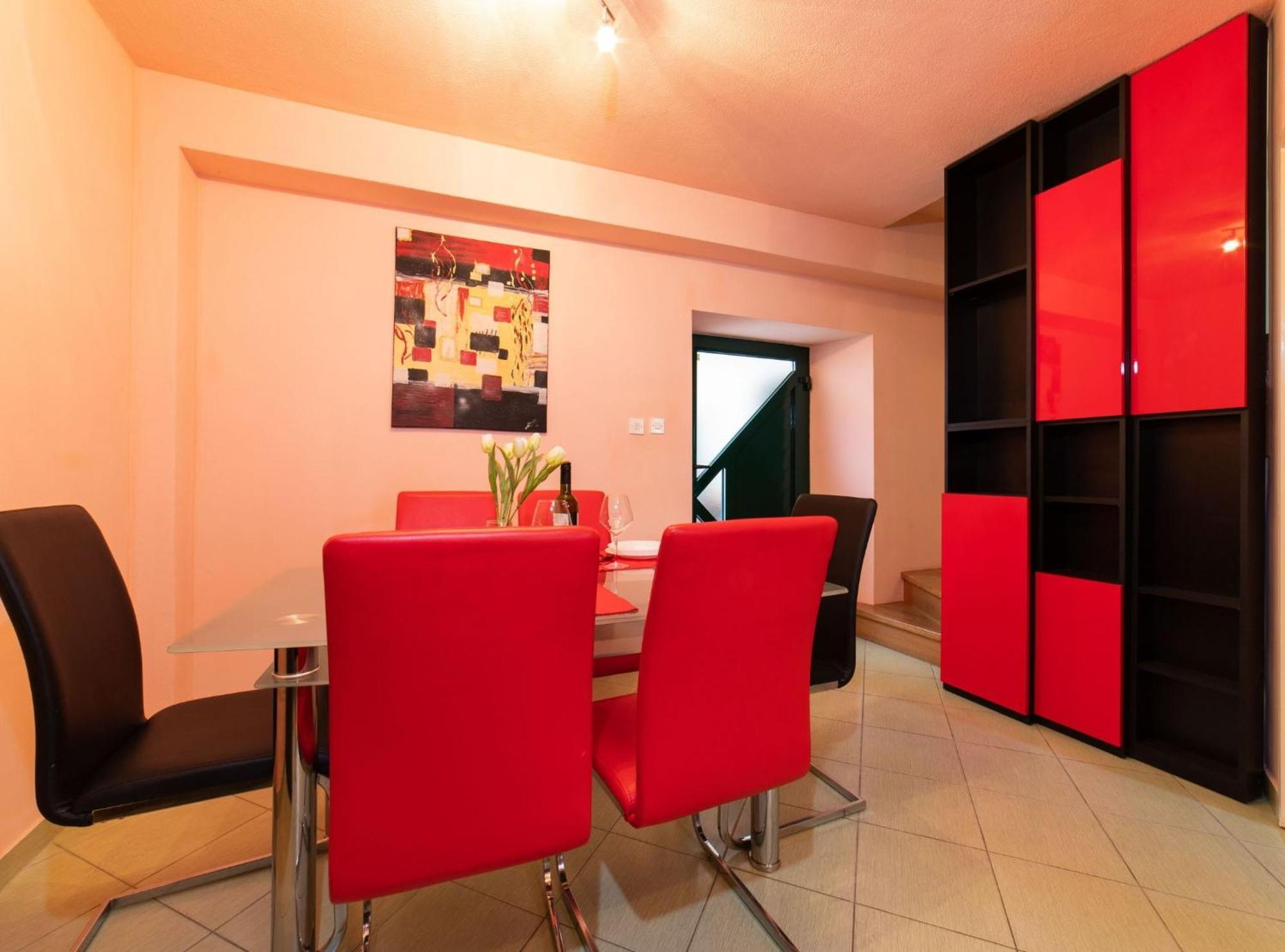 Seafront Villa With Furnished Sun Terrace, Close To The Beach Kaštela Zewnętrze zdjęcie