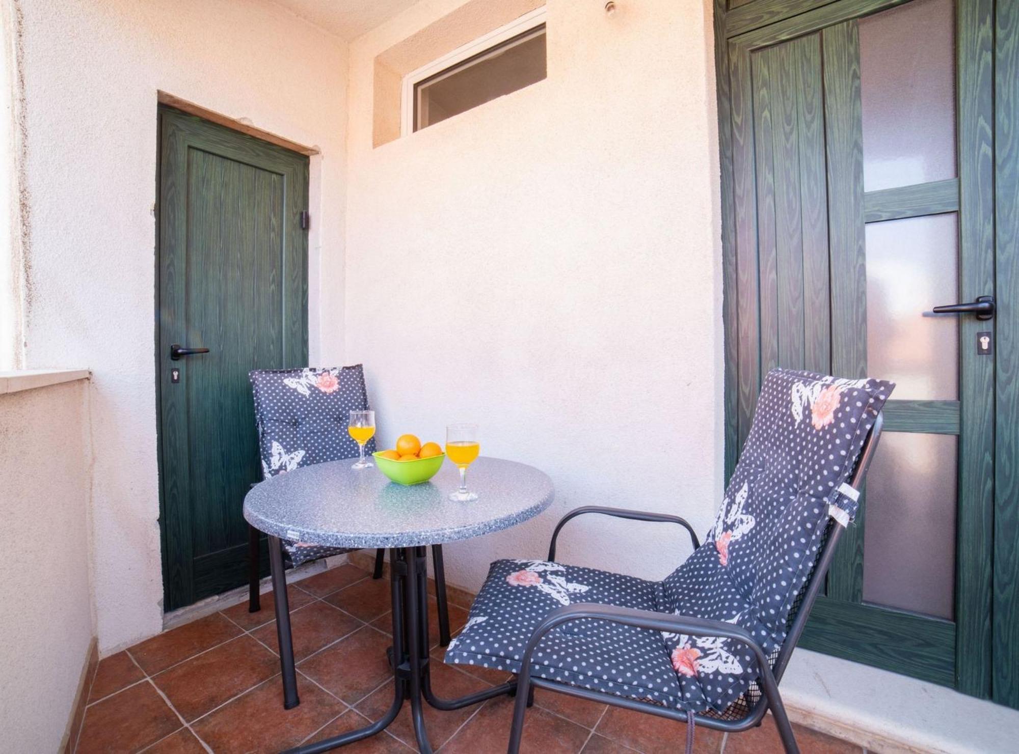 Seafront Villa With Furnished Sun Terrace, Close To The Beach Kaštela Zewnętrze zdjęcie