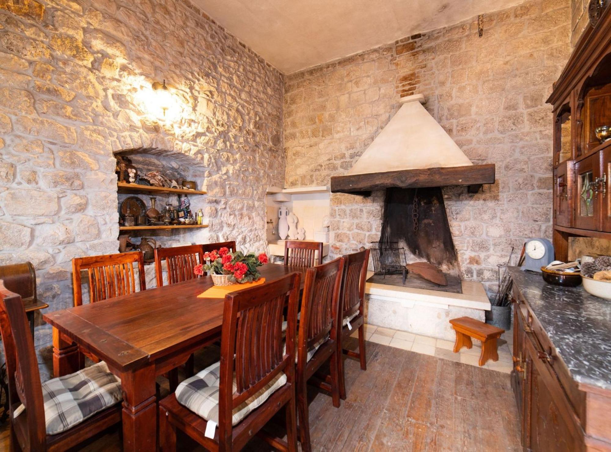 Seafront Villa With Furnished Sun Terrace, Close To The Beach Kaštela Zewnętrze zdjęcie