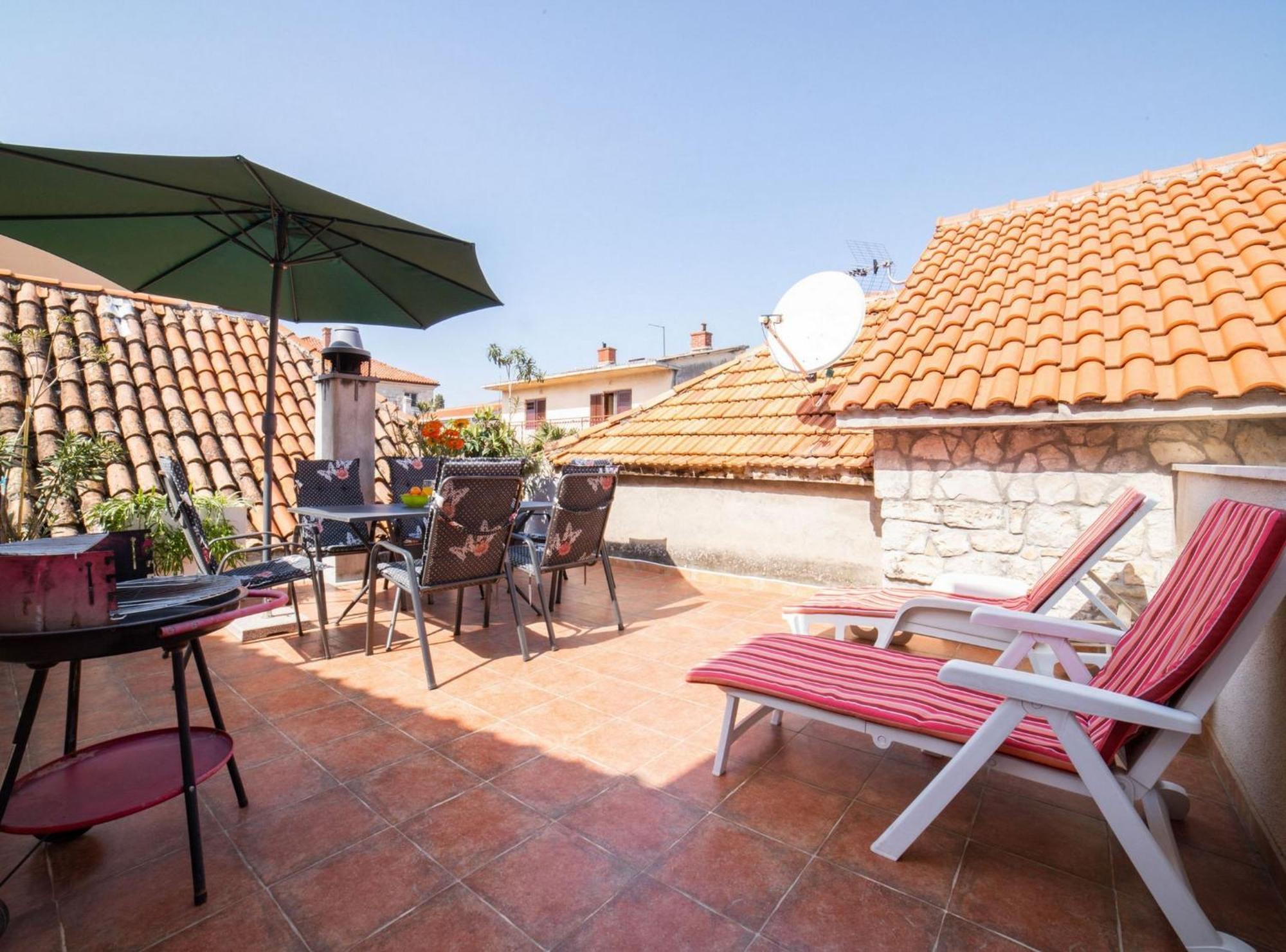 Seafront Villa With Furnished Sun Terrace, Close To The Beach Kaštela Zewnętrze zdjęcie
